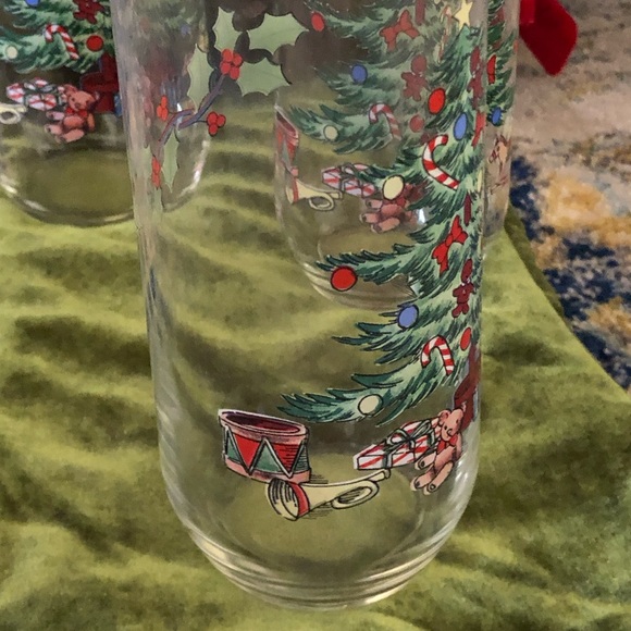 👀 HUGE SALE! VINTAGE CHRISTMAS TREE/TOYS/PRESENTS (4) BEVERAGE GLASSES - Picture 3 of 5
